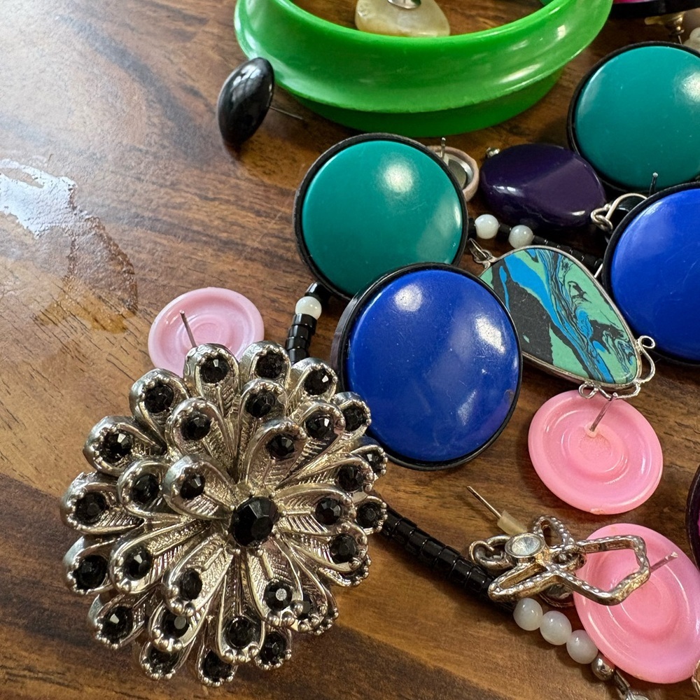 Vintage Jewelry Lot Statement Necklace Earrings Brooch Lucite Shell - Picture 6 of 7